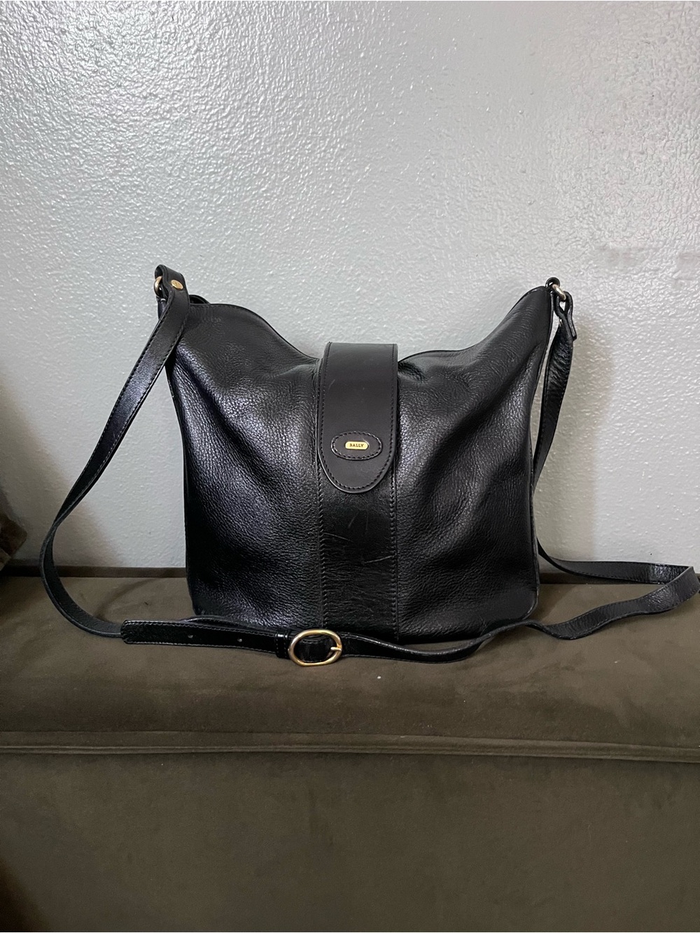 Bally Black Pebbled Leather Shoulder Bag with Gold Accents - Picture 2 of 10